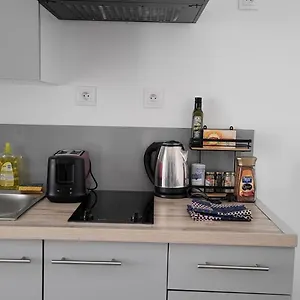https://charment-t2-quartier-crateursmtro-crs-julien.fr-provencehotel.com