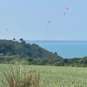 https://villa-brhat-vue-mer-et-jacuzzi.inbrittany.com